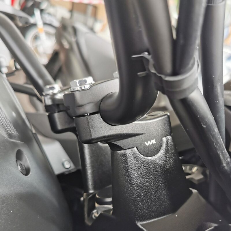 Lenkererhöhung 30mm mit Versatz 21mm für Honda NC 750 S & NC 750 X 2014-2020 schwarz eloxiert