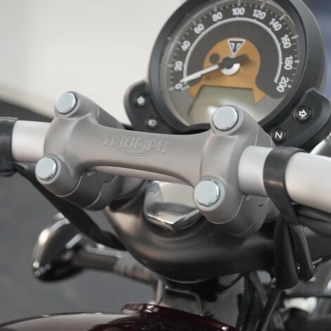 Lenkererhöhung 25 mm für Triumph Bonneville Bobber & Speedmaster schwarz eloxiert
