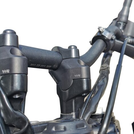 Lenkererhöhung 30 mm mit 18 mm Versatz für KTM 390 Adventure ab 2019-> schwarz eloxiert