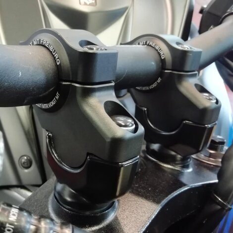 Handlebar risers 30 mm with offset 21 mm for Moto Guzzi V85TT ´19-> black anodized