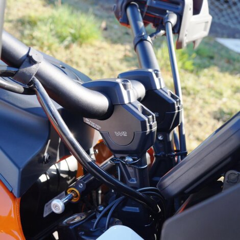 Lenkererhöhung mit Versatz für Harley Davidson...