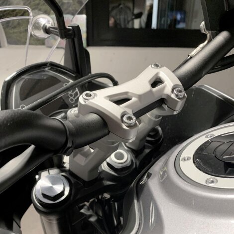 Lenkererhöhung mit Versatz für Triumph Tiger Sport 660 ab 2022 30 mm höher und 20 mm näher