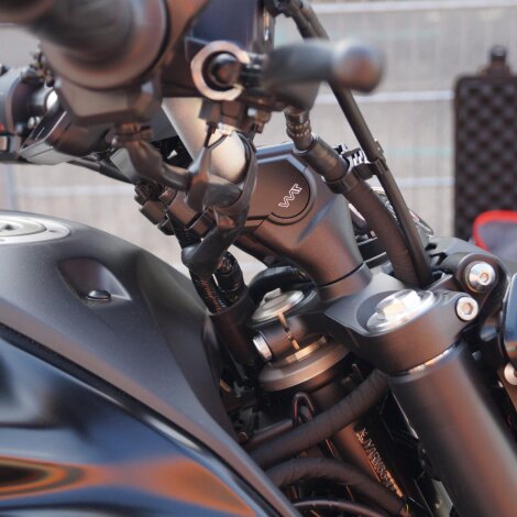 Lenkererhöhung 30 mm mit Versatz 21 mm für Yamaha MT-07 2021-> (RM33 & RM34) schwarz eloxiert