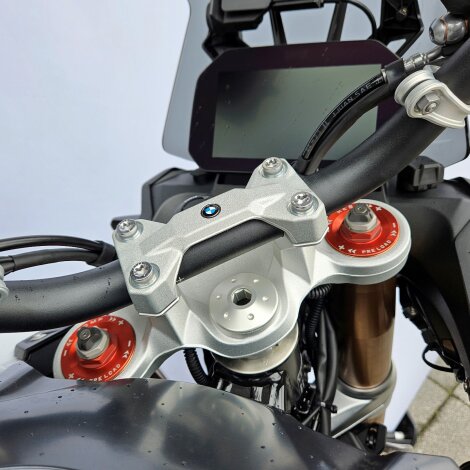 Handlebar risers with offset 30 mm high and 25 mm closer for BMW F 900 GS & Adventure 24-
